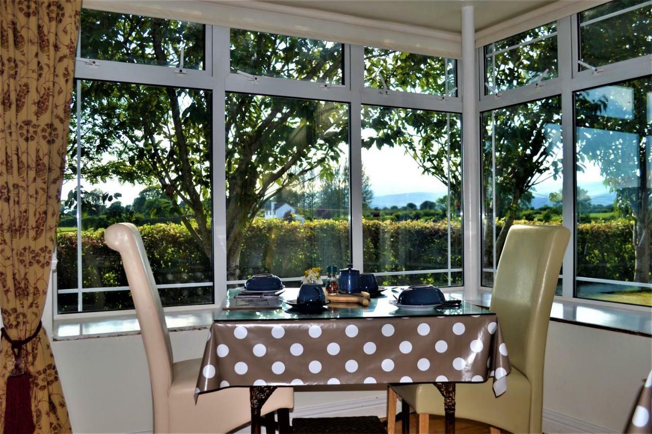 Annaswood B&B Cahir Extérieur photo